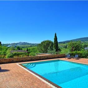 5 bedroom villa with pool and tennis court near San Gimignano, sleeps 10